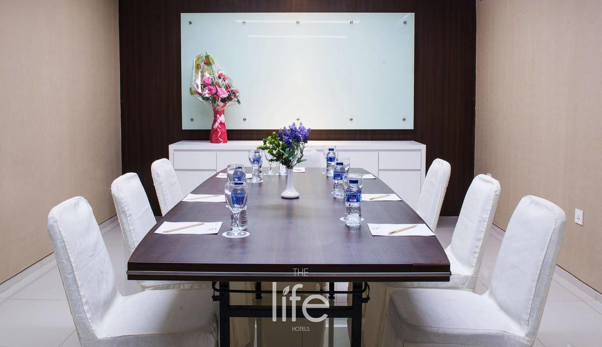 סוראבאיה The Life Hotels City Center מראה חיצוני תמונה